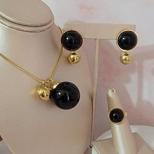 Set of Necklace, Earrings and Bracelet in Gold & Black. Free Ring